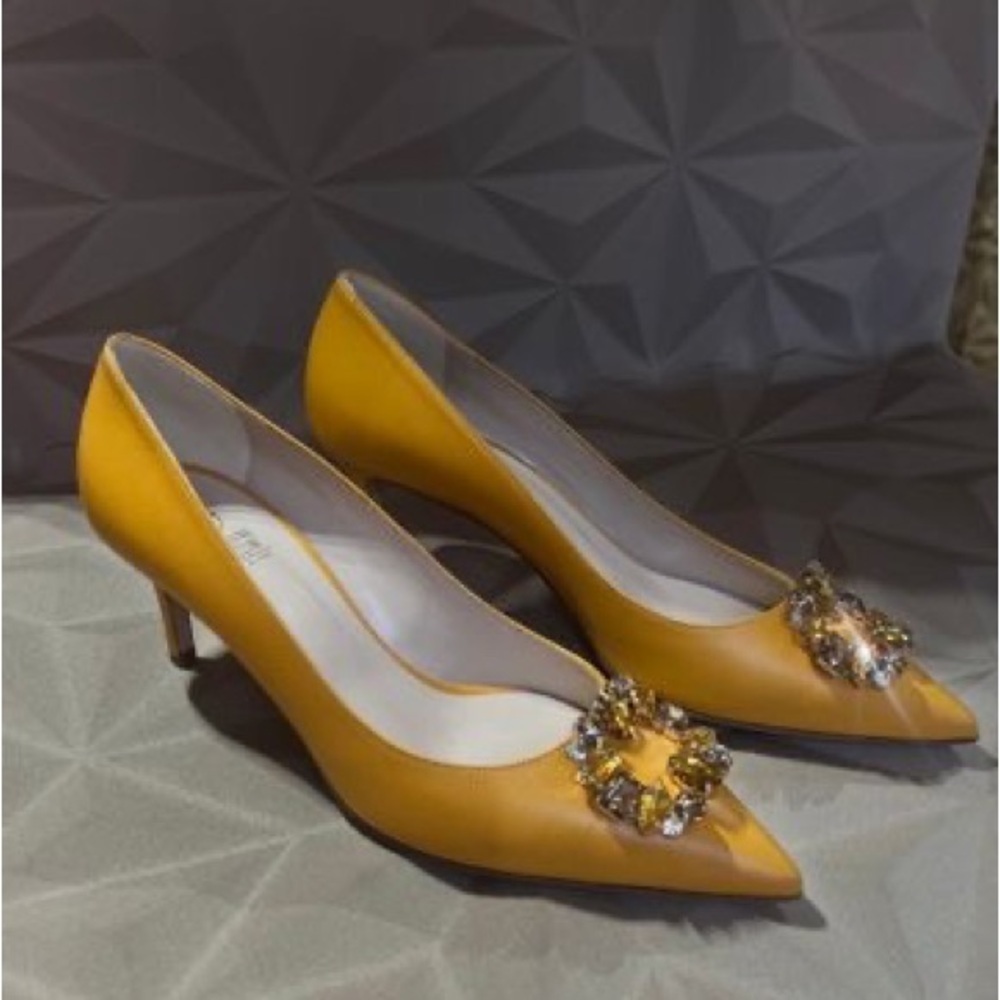 NWT Made In Italy Giovanna Grazzini yellow embellished kitten heels size EU41
